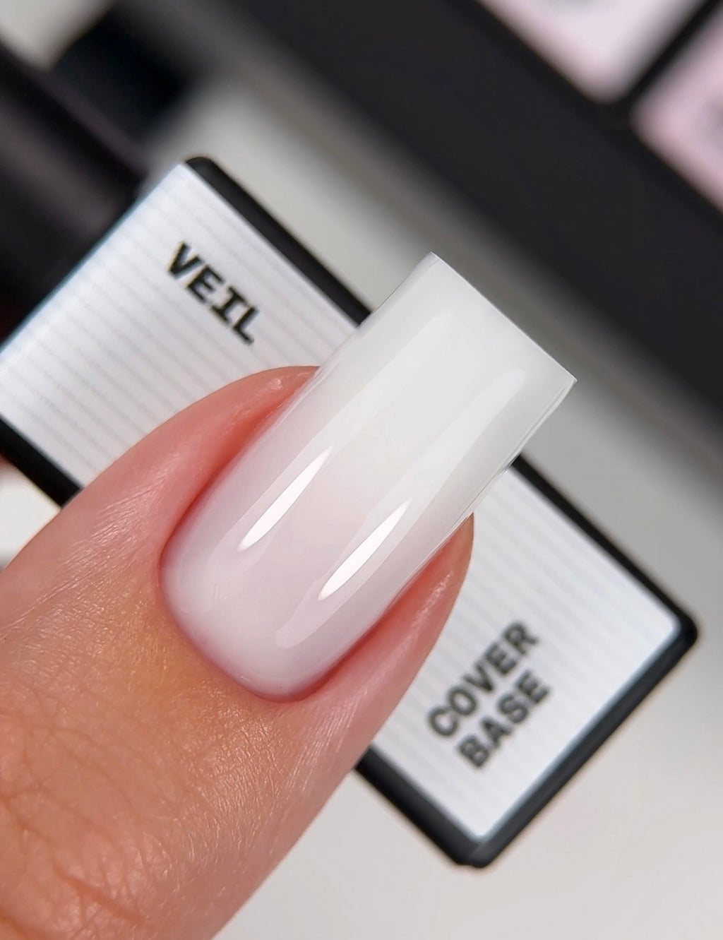 BIBLIOTEKA Cover Base № 01 Veil – Base laiteuse semi-transparente, 10 ml