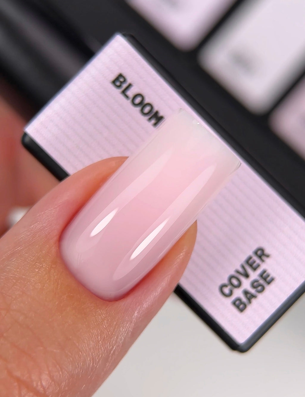 BIBLIOTEKA Cover Base Nr. 05 Bloom – Rosa Camouflage Nagelgrundierung | 10 ml
