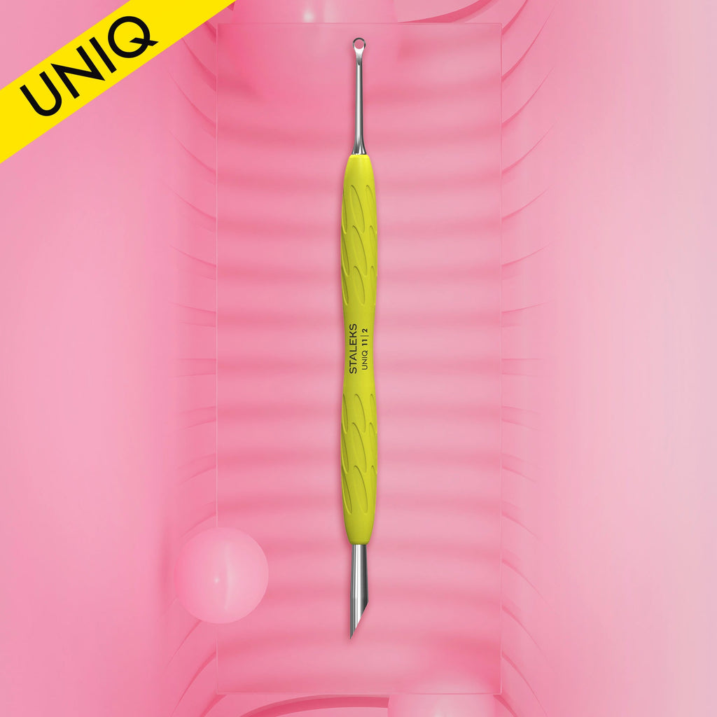 Nagelhautschieber Mit Silikongriff "Gummy" UNIQ 11 TYP 2 (Schräger Schieberr + Ring)
