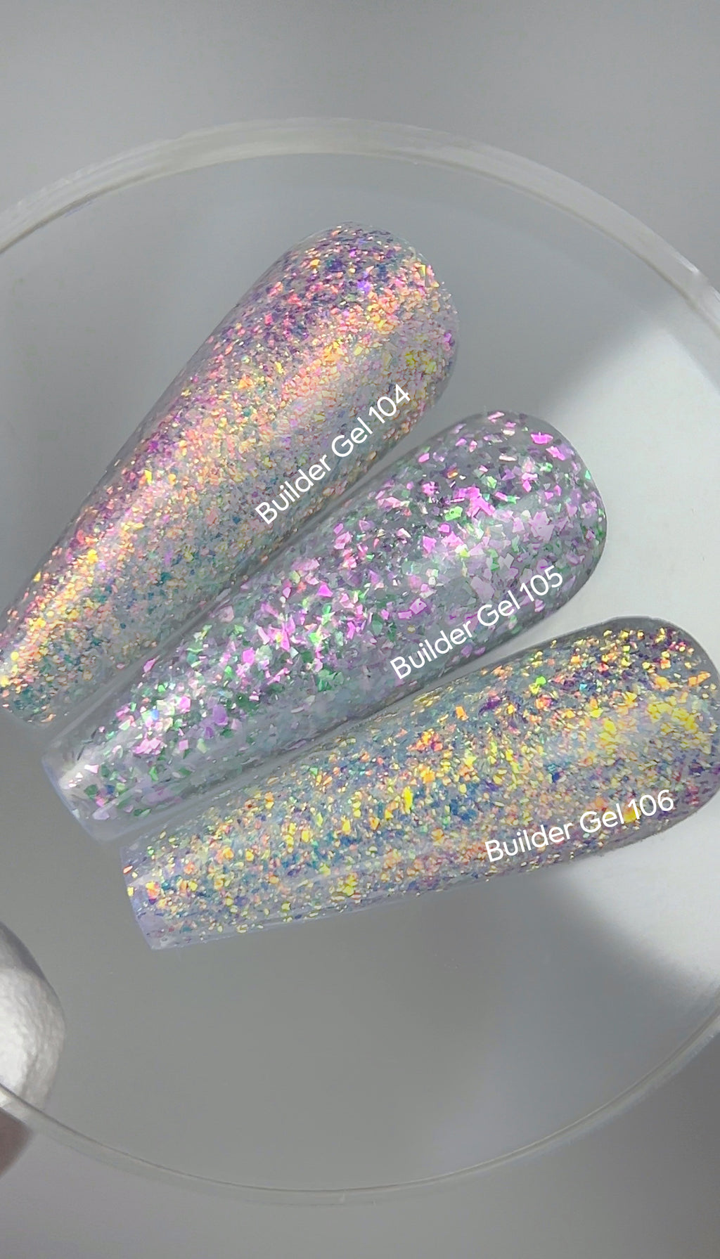 NAILSOFTHEDAY Builder Gel 104 – transparentes Aufbaugel mit Yuki-Flakes für Nagelverlängerung.