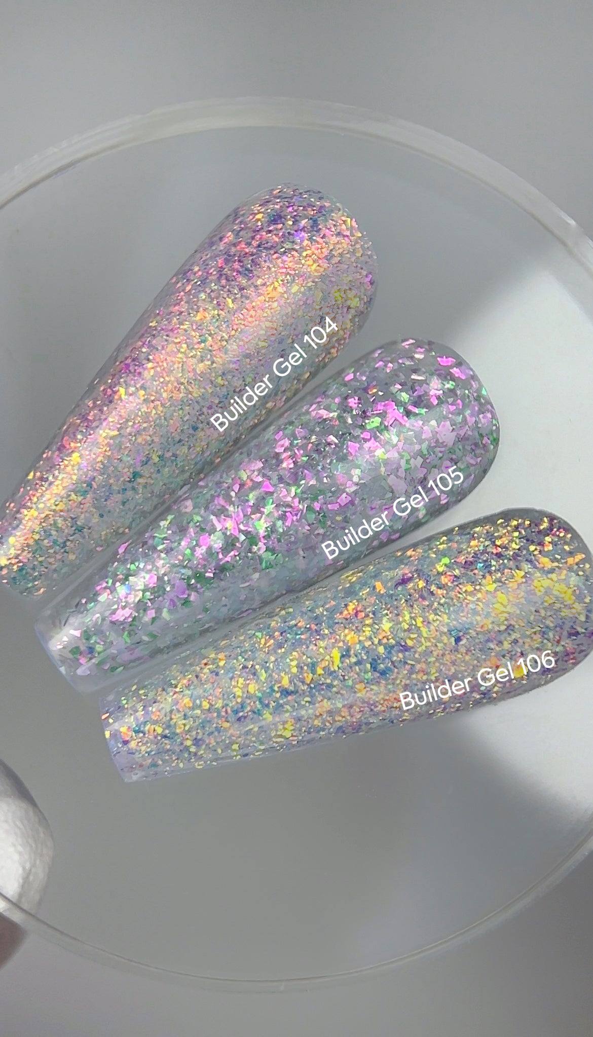 NAILSOFTHEDAY Builder Gel 104 – transparentes Aufbaugel mit Yuki-Flakes für Nagelverlängerung.