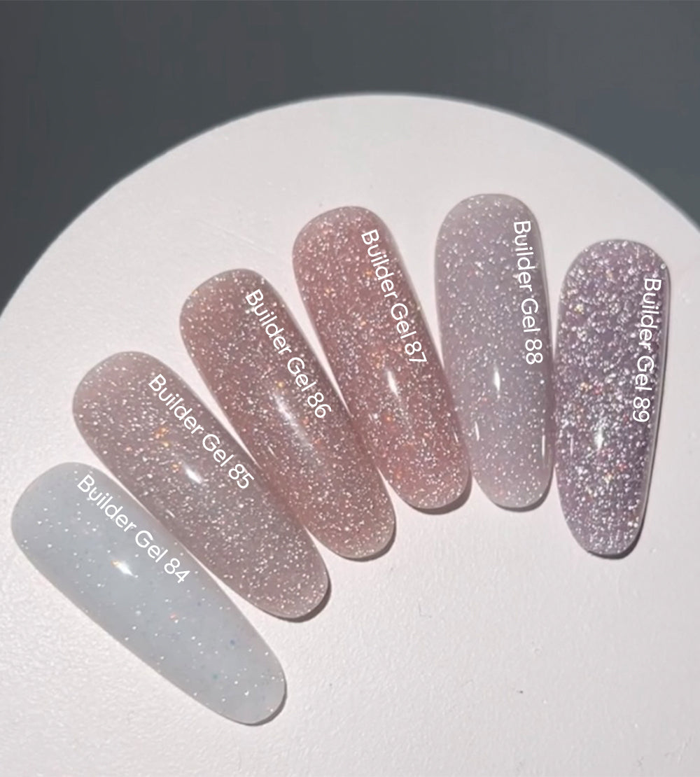 NAILSOFTHEDAY Builder Gel 87 – gel de construction nude chaud, réfléchissant la lumière avec un chatoiement opalescent pour l'extension des ongles.