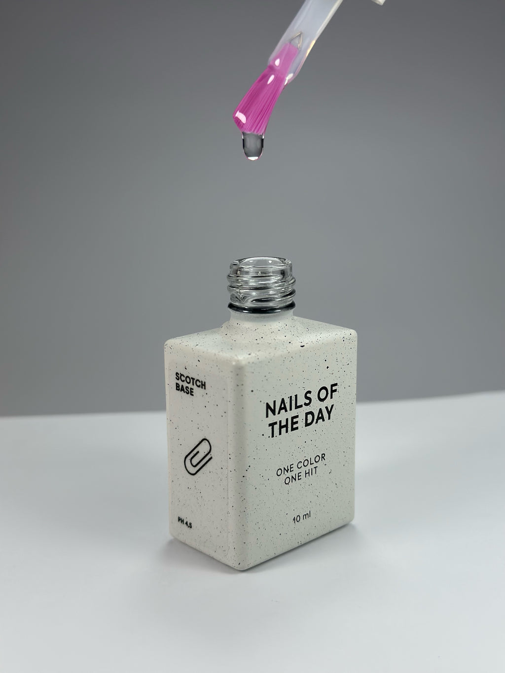 NAILSOFTHEDAY Scotch Base – flüssige Haftbasis für Nägel, 10 ml.
