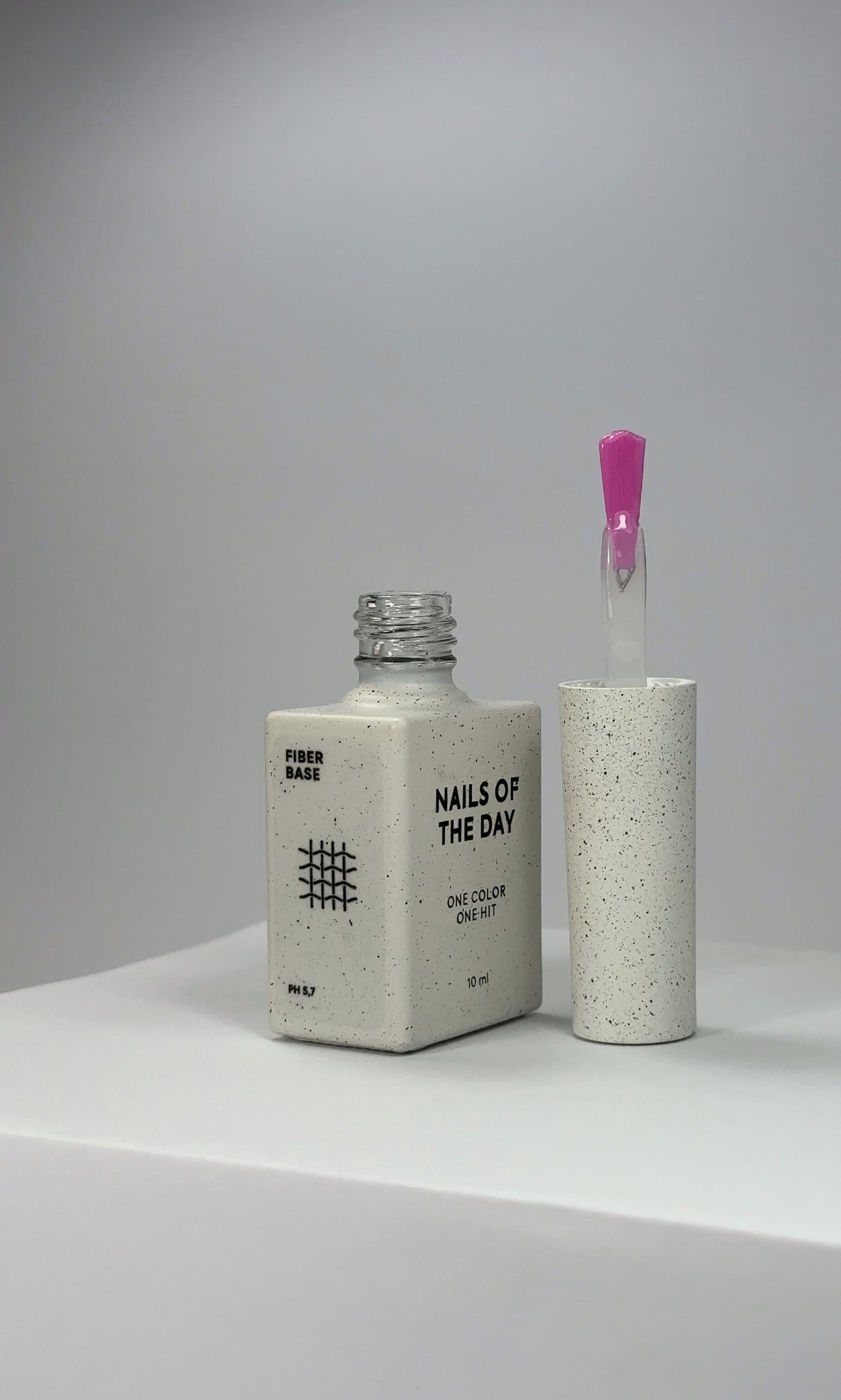 NAILSOFTHEDAY Fiber Base – Nagelbasis mit Nylonfasern, 10 ml.