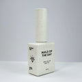 NAILSOFTHEDAY Glossy Top No Wipe – glänzender Top Coat ohne Schwitzschicht mit UV-Filtern, 10 ml.