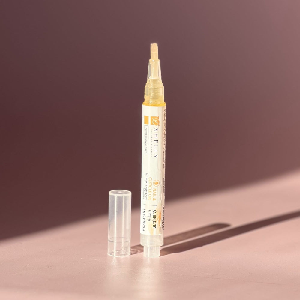 Nail and cuticle oil with grapefruit extract and vitamin A Shelly.