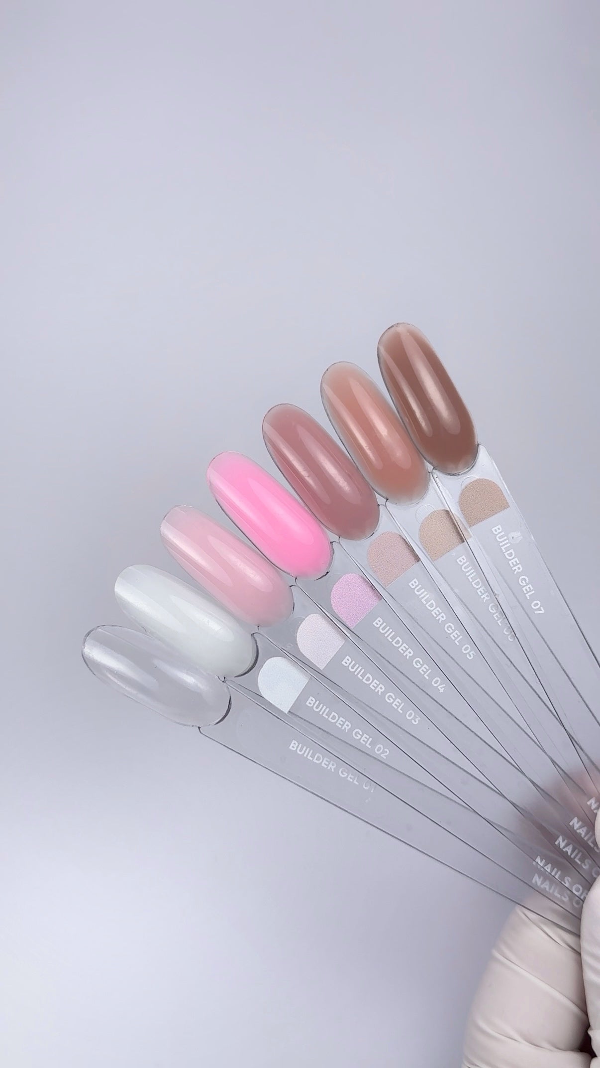 NAILSOFTHEDAY Builder Gel 01 – gel de construction transparent pour l'extension des ongles.