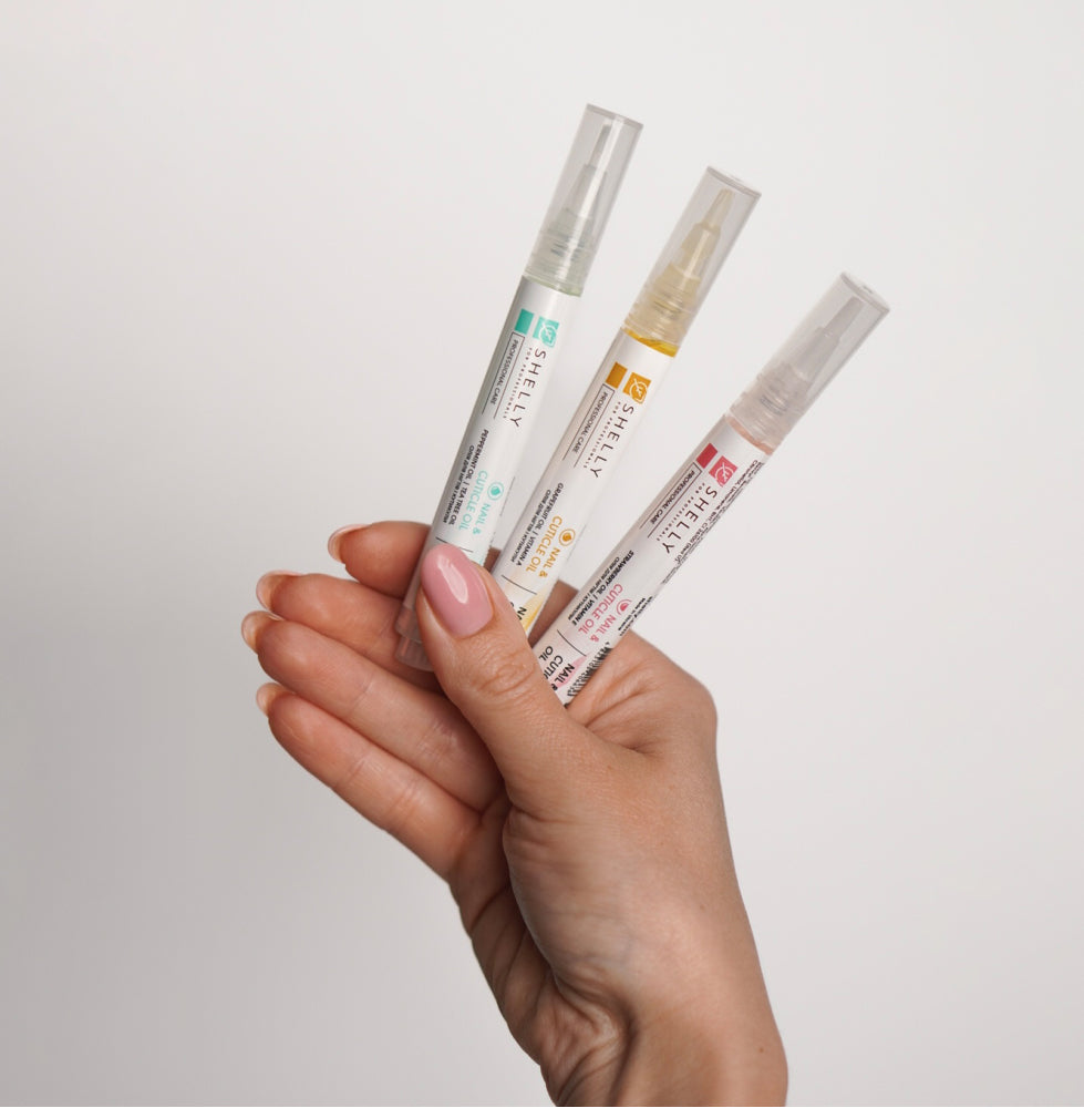 Nail and cuticle oil with grapefruit extract and vitamin A Shelly.