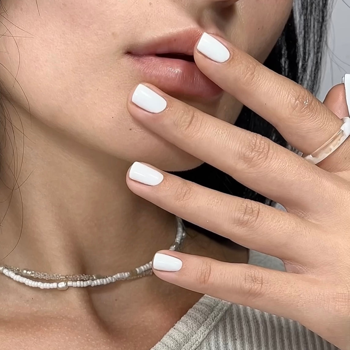 NAILSOFTHEDAY Gel Polish White – klassischer weißer Gel-Nagellack, deckend in einer Schicht.