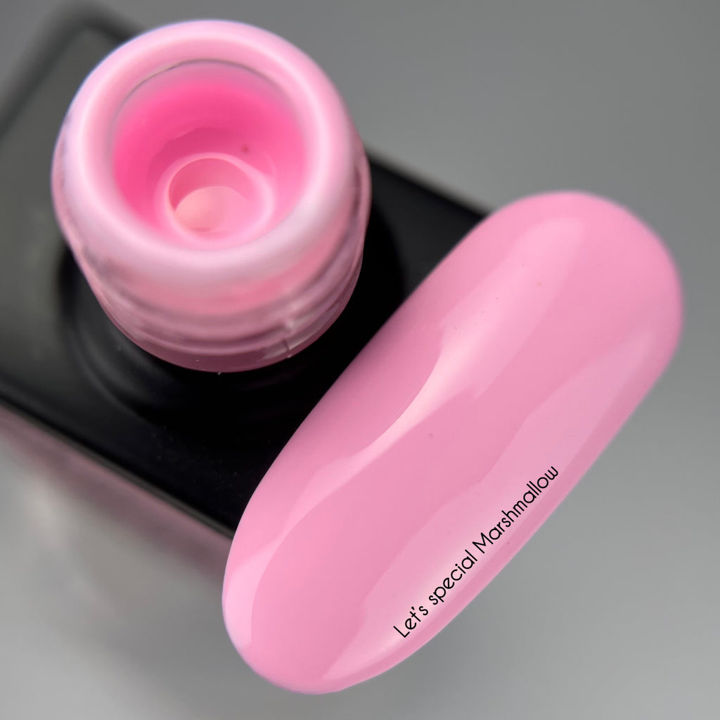 NAILSOFTHEDAY Gel Polish Marshmallow – delicate pink gel nail polish, opaque in one coat.