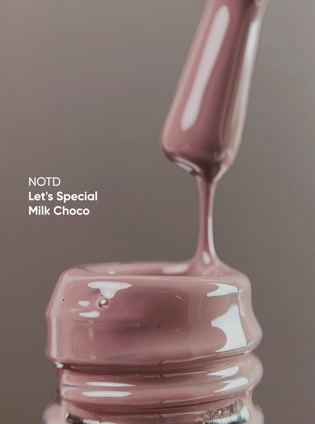NAILSOFTHEDAY Gel Polish Milk Choco – un vernis à ongles semi-permanent marron chocolat chaud, opaque en une seule couche.