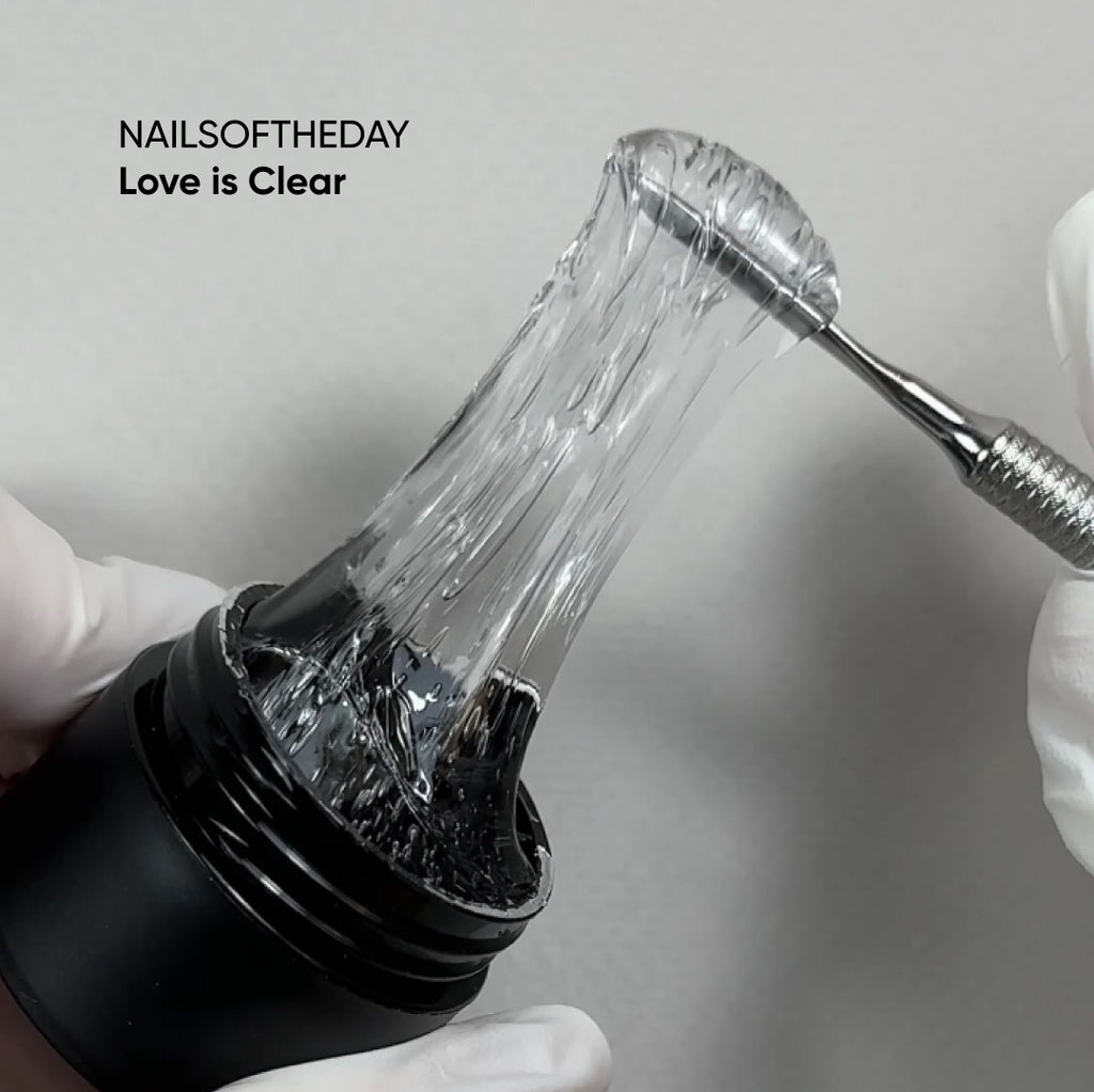 NAILSOFTHEDAY Love is Clear – gel malléable transparent pour la réalisation de nail art en 3D.