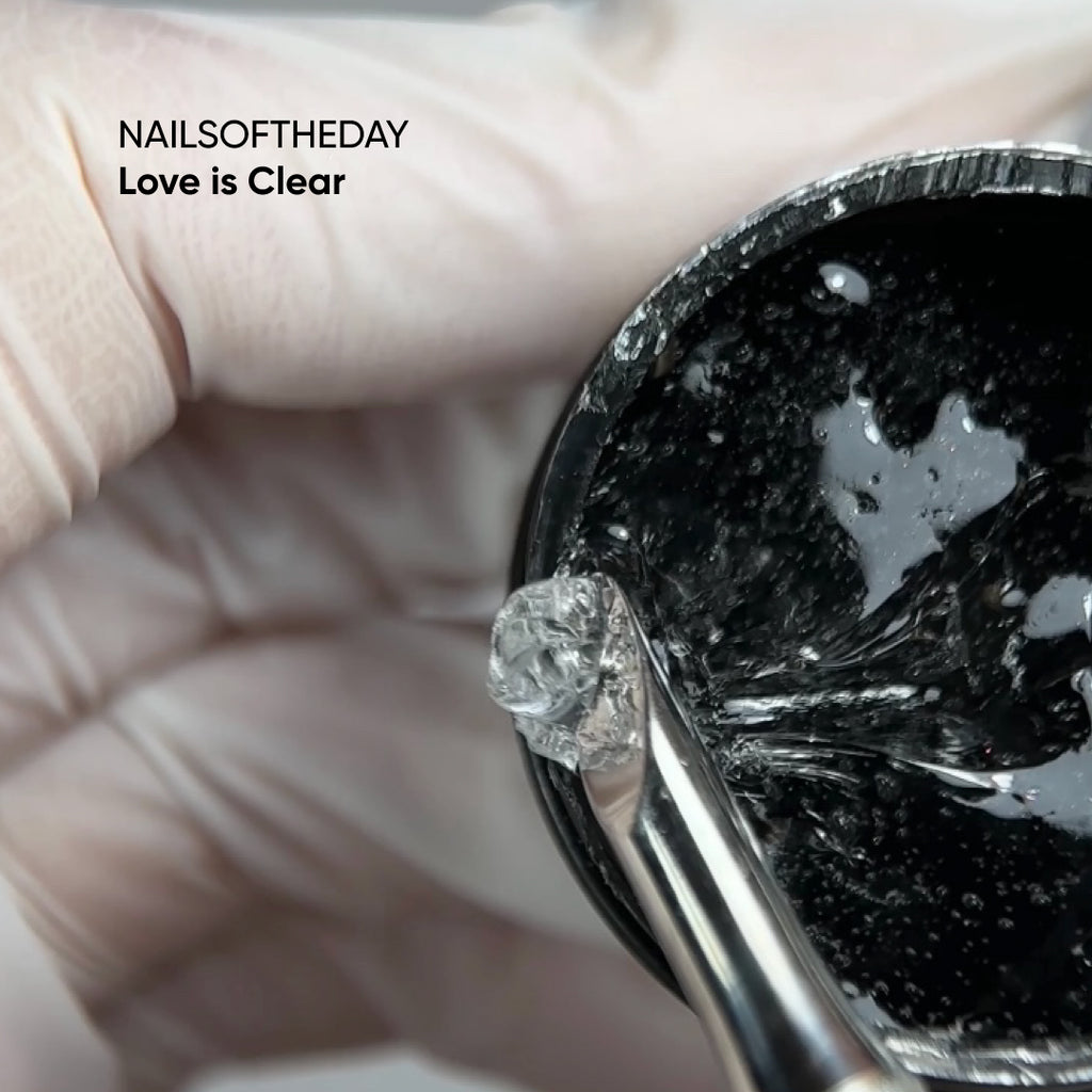 NAILSOFTHEDAY Love is Clear – gel malléable transparent pour la réalisation de nail art en 3D.
