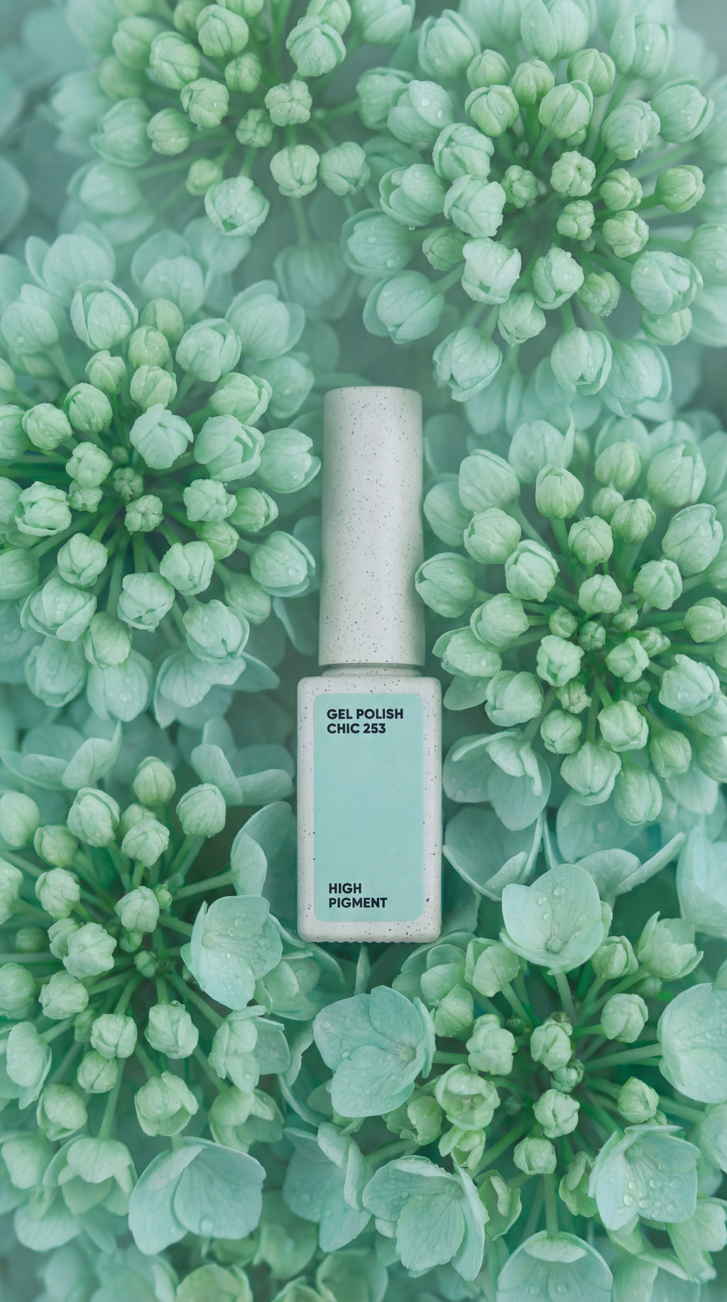 NAILSOFTHEDAY Gel Polish Chic 253 – pastell-türkisfarbener Gel-Nagellack, deckend in einer Schicht.