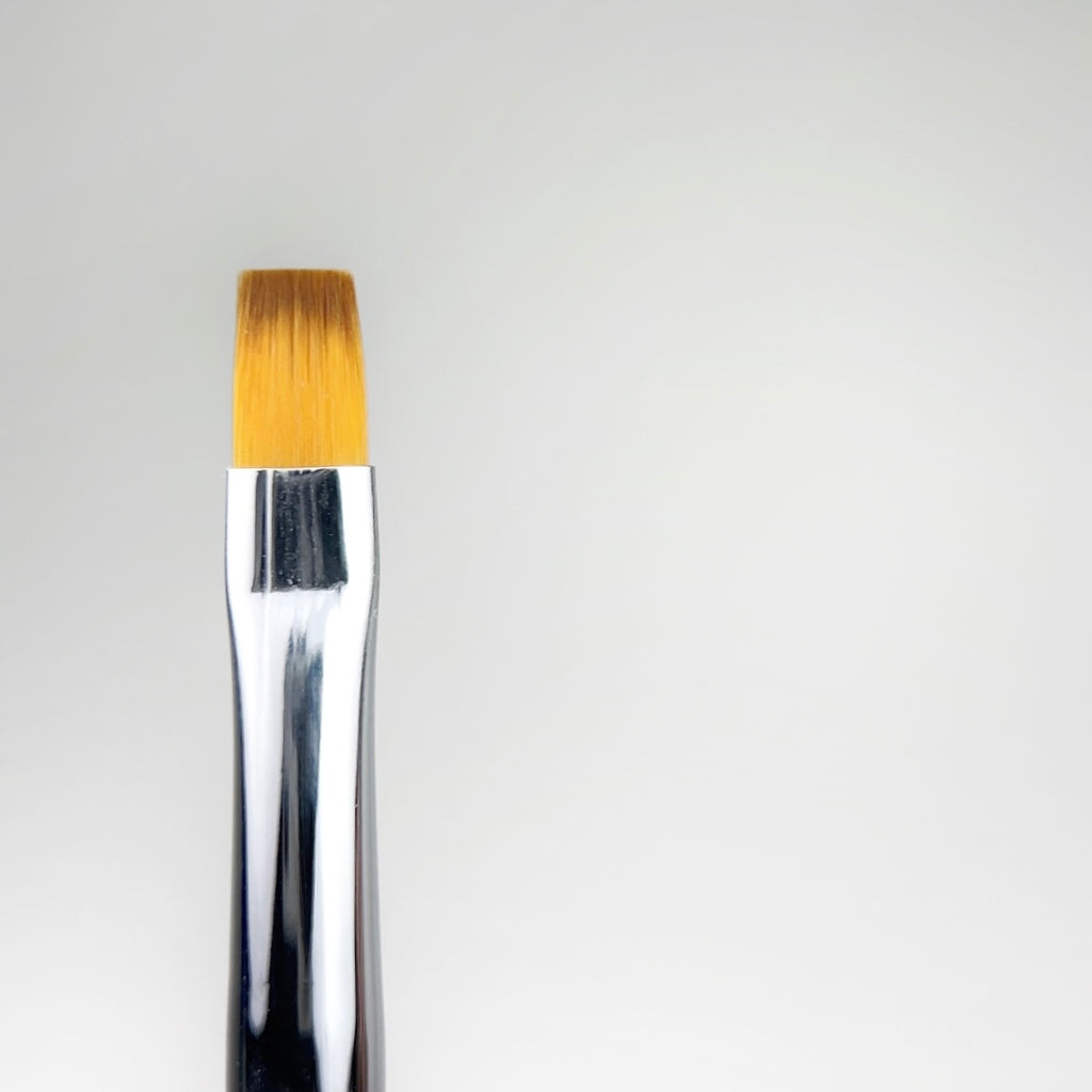 NAILSOFTHENIGHT Nail Art Brush Square – Nail art brush with a flat shape and comfortable, transparent handle with a shimmering effect.