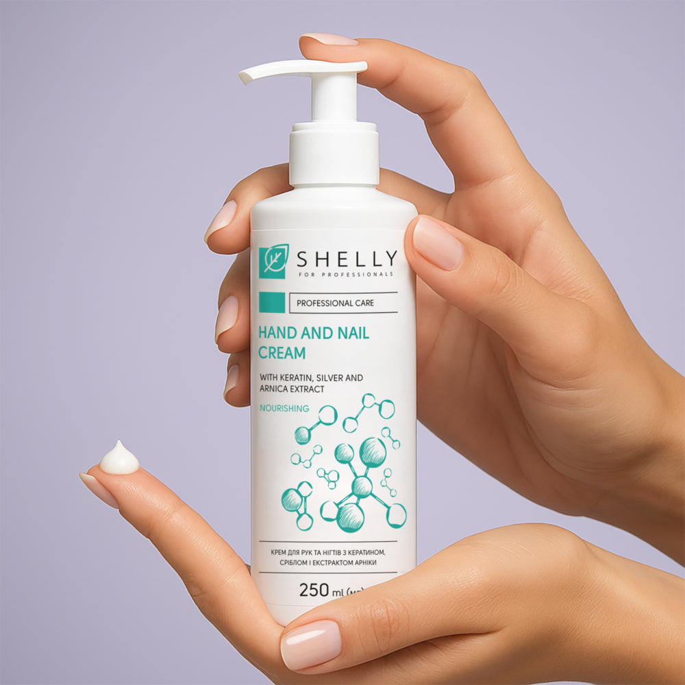 Crème mains et ongles à la kératine, à l'argent et à l'extrait d'arnica Shelly.