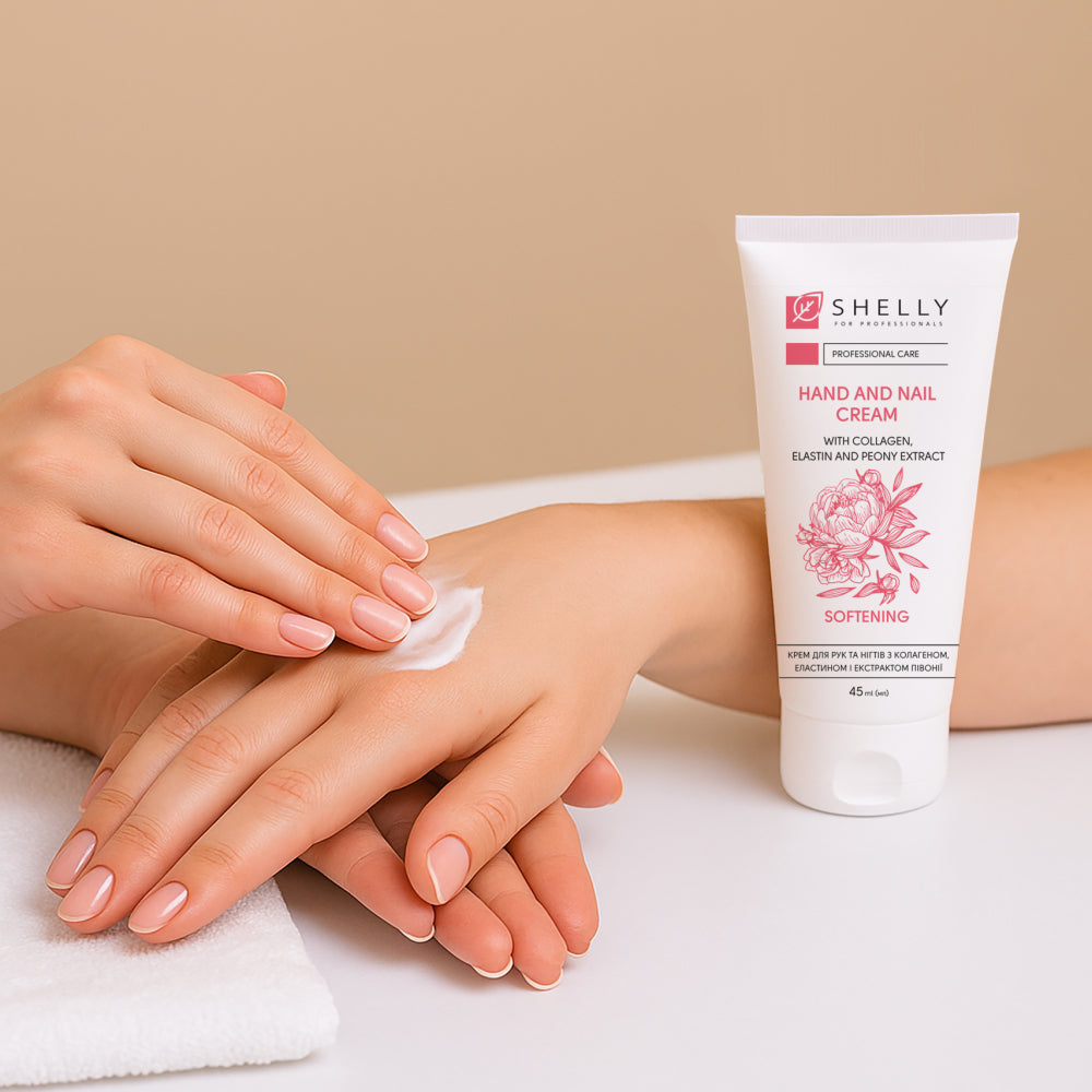 Crème mains et ongles au collagène, à l'élastine et à l'extrait de pivoine Shelly.