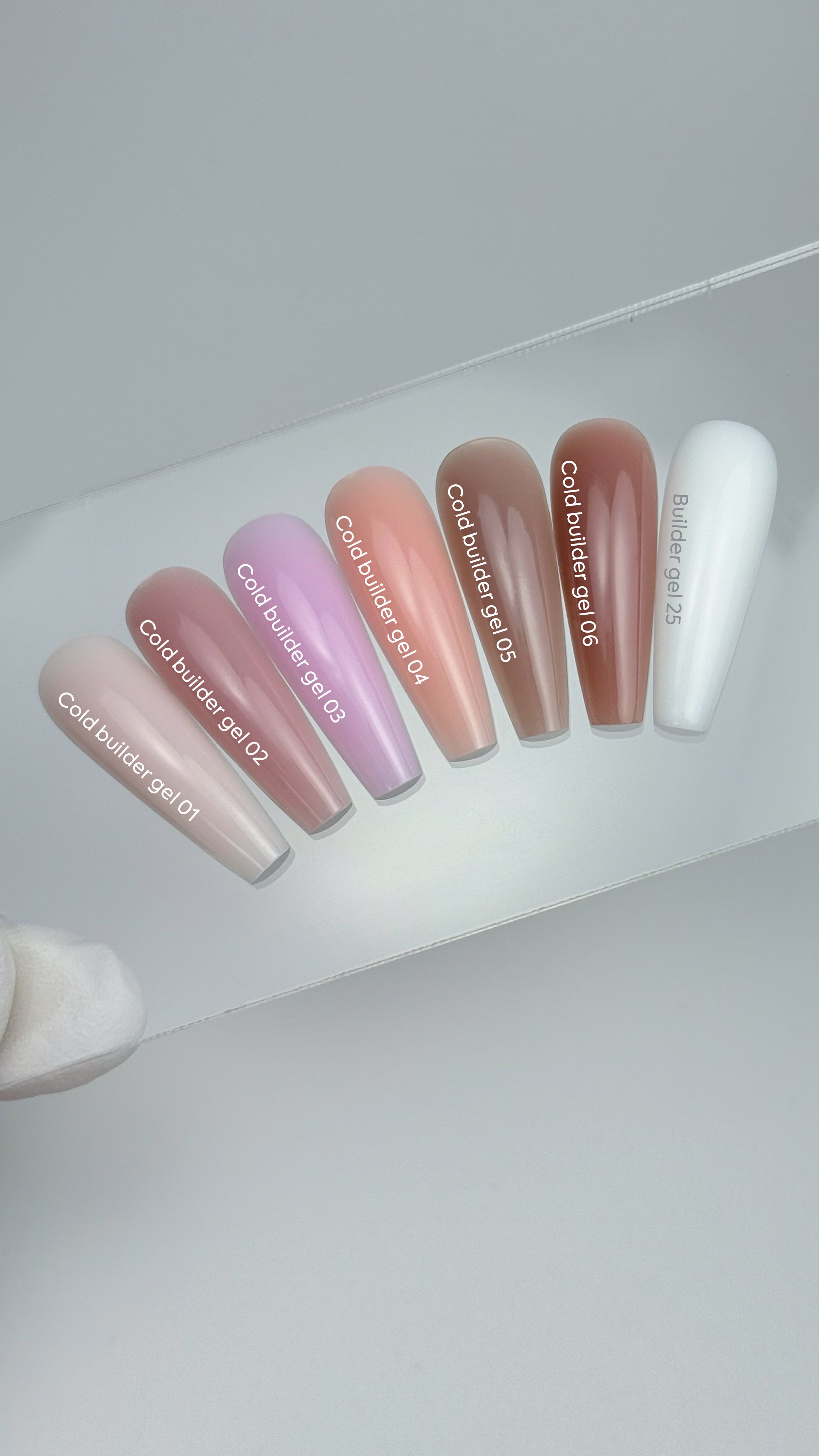 NAILSOFTHEDAY Cold Builder Gel 04 – gel de construction pêche pour l'extension des ongles.