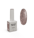 NAILSOFTHEDAY Gel Polish Margarita – vernis à ongles gel rose-nude réfléchissant la lumière.